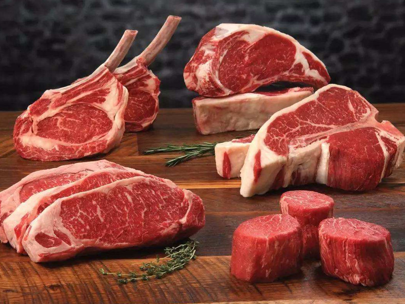 牛肉的蛋白质含量较高